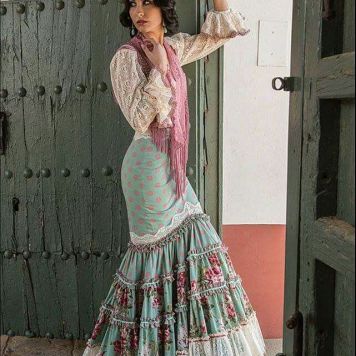 Ideas Trajes de Flamenca y Recogidos Aires de Feria · Venta de trajes de flamenca y trajes de gitana