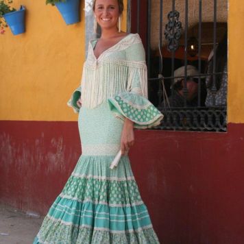 Ideas Trajes de Flamenca y Recogidos Vestidos de gitana en Montilla con Lunares y Volantes